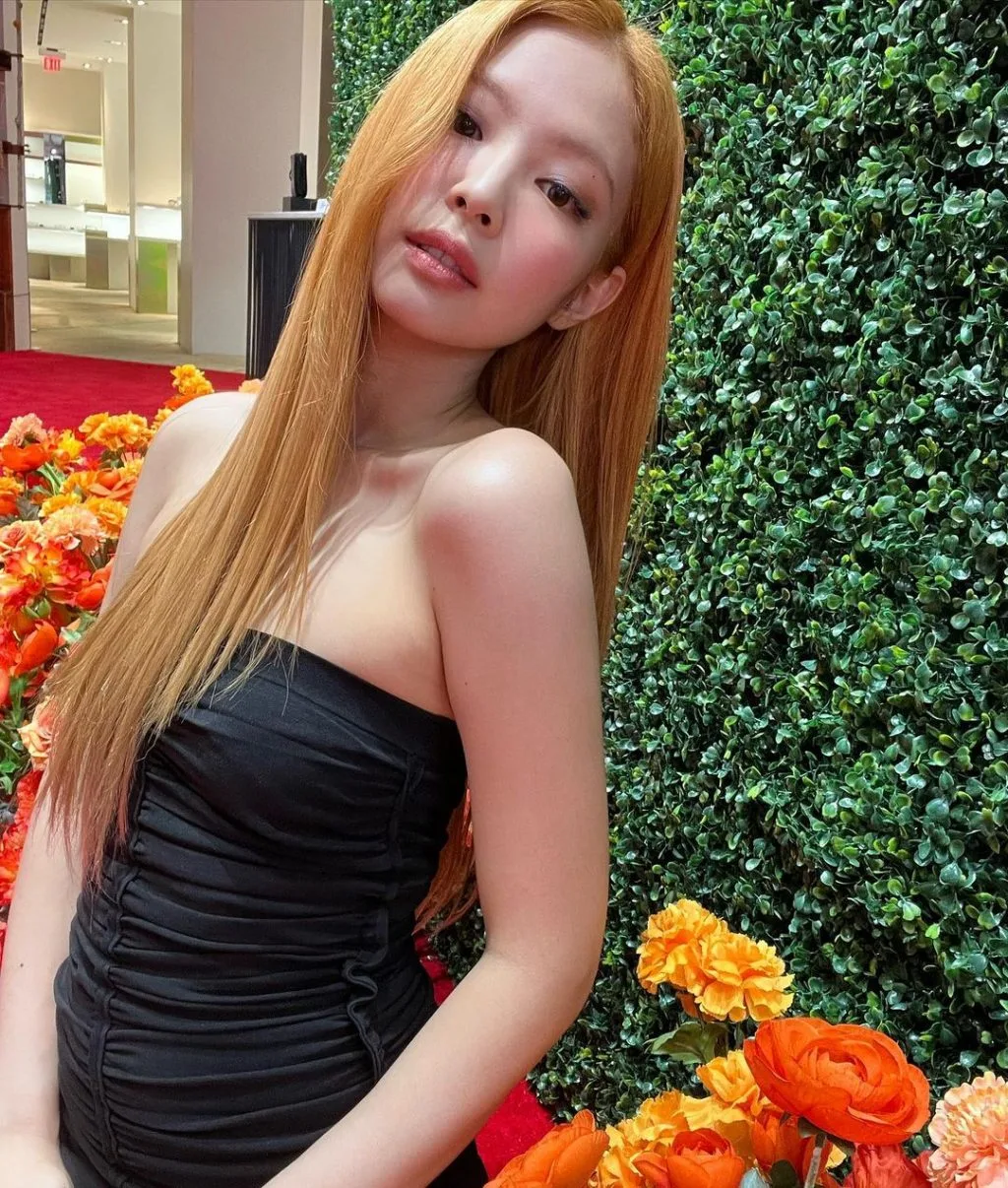 Jennie (BLACKPINK) cá tính trong màu tóc nhuộm mới Jennie (BLACKPINK) cá tính trong màu tóc nhuộm mới