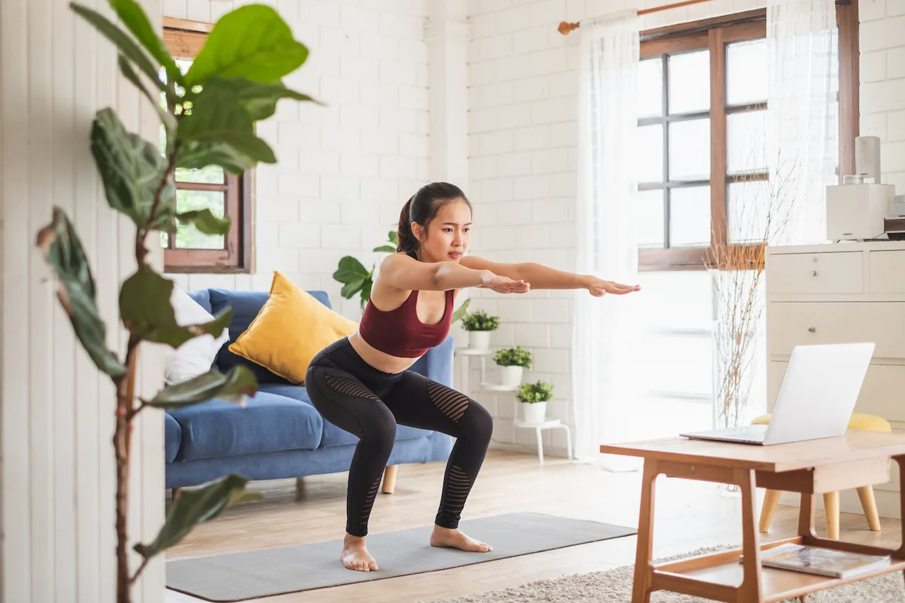 Động tác squat pilates. Động tác squat pilates.