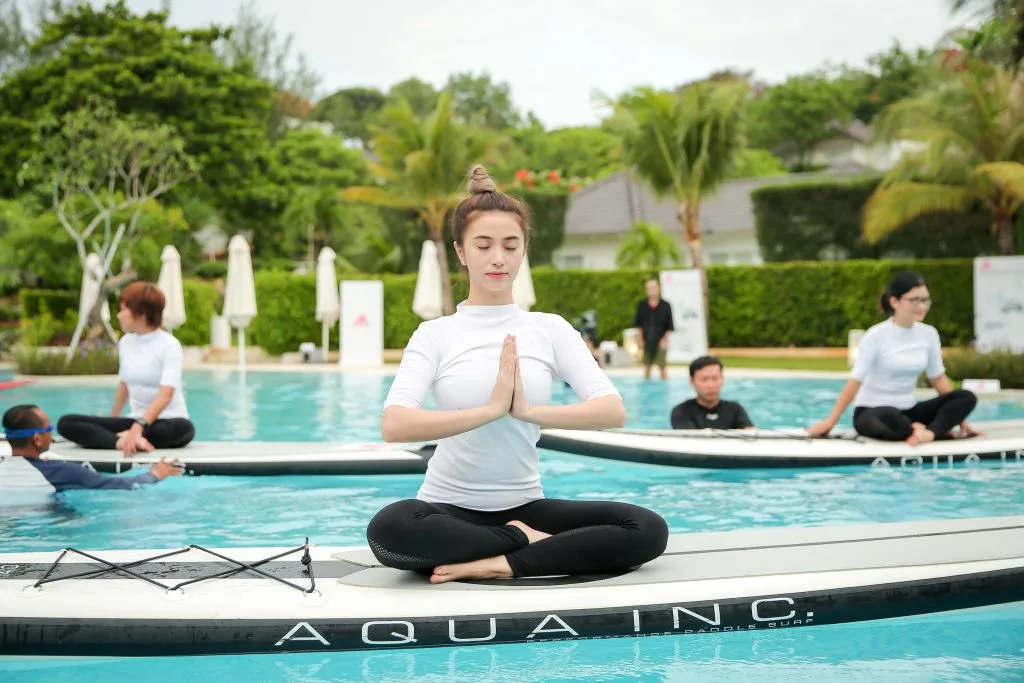 ADIDAS cùng hàng loạt gương mặt hot trổ tài chinh phục bộ môn Yoga trên nước mới lạ. ADIDAS cùng hàng loạt gương mặt hot trổ tài chinh phục bộ môn Yoga trên nước mới lạ.