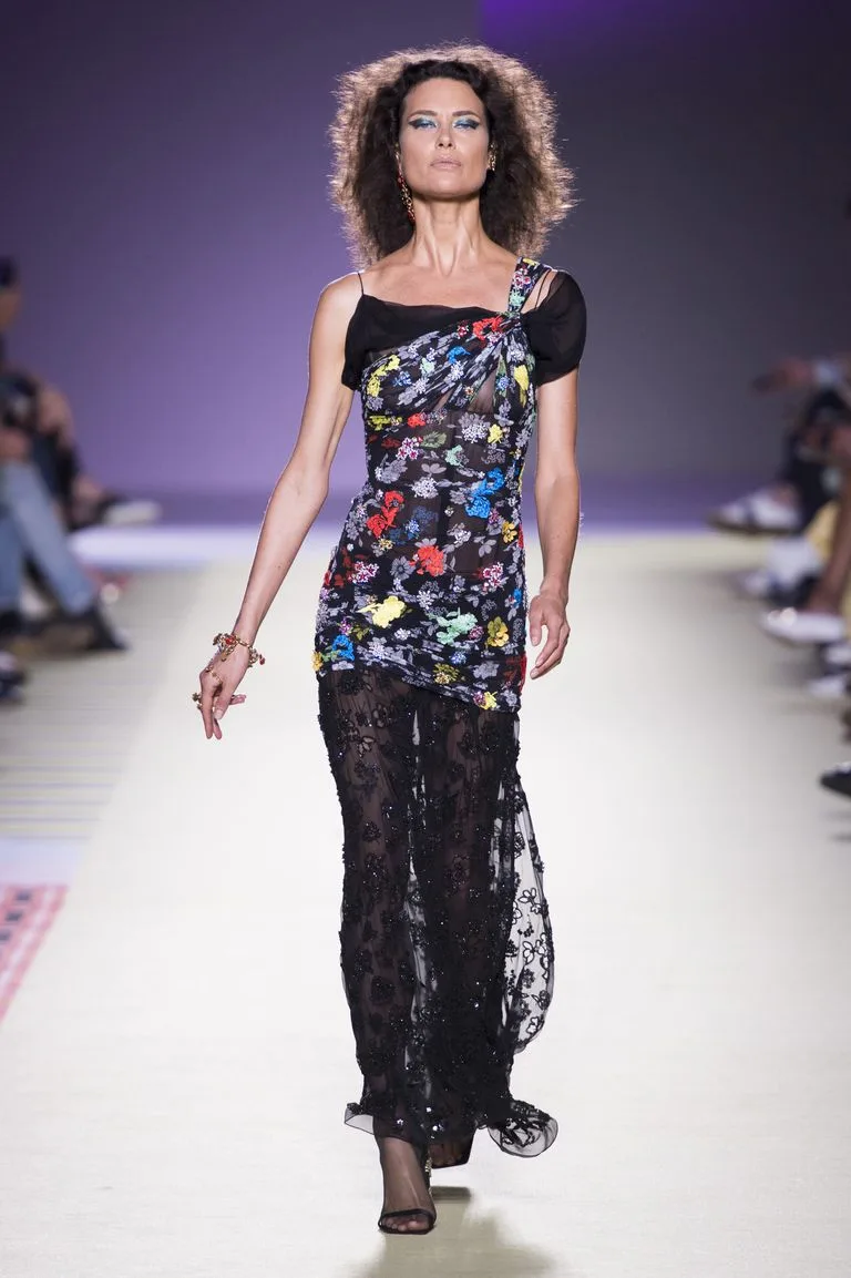 sàn diễn thời trang 2018 Versace