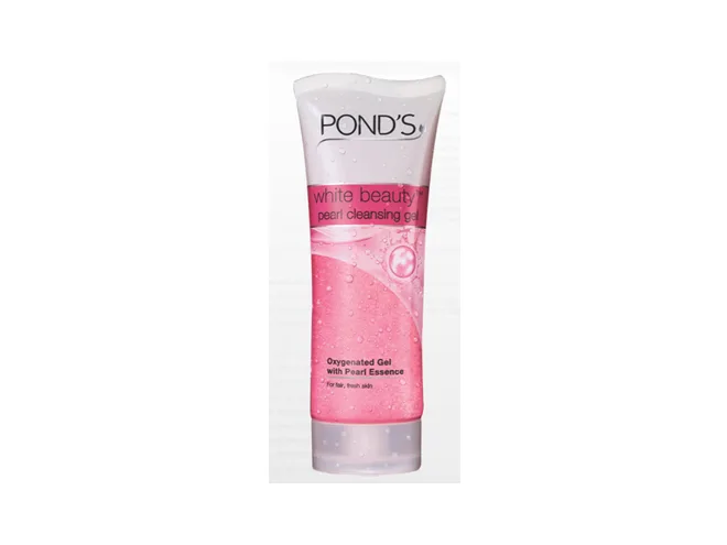Gel rửa mặt Pond’s White Beauty Pearl Cleansing Gel không chứa xà phòng, kết cấu gel dịu mát nhẹ nhàng làm sạch da từ tận sâu lỗ chân lông và giữ ẩm cho da luôn mền mịn và đàn hồi. Đặc biệt Gel rửa mặt Pond’s Mới có chiết xuất ngọc trai giúp da ngày càng tươi sáng và đều màu rạng rỡ.