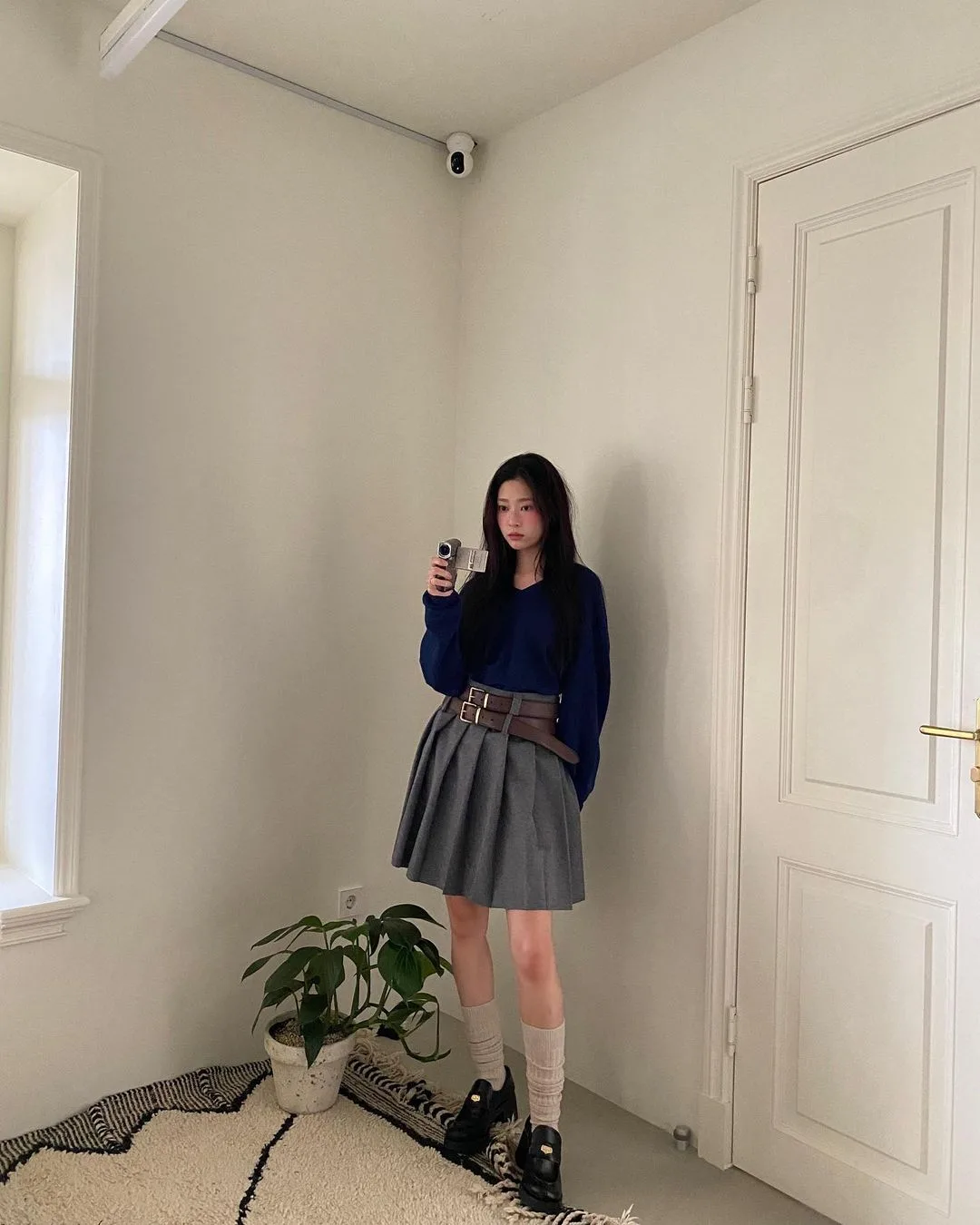 Min ju diện thời trang học sinh