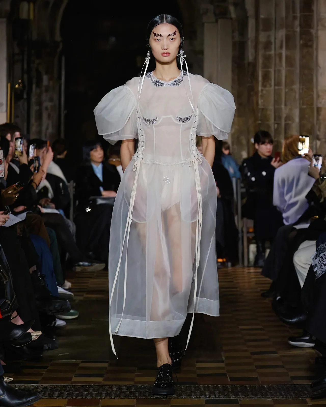 Simone Rocha là biểu tượng đích thực của Tuần lễ Thời trang London