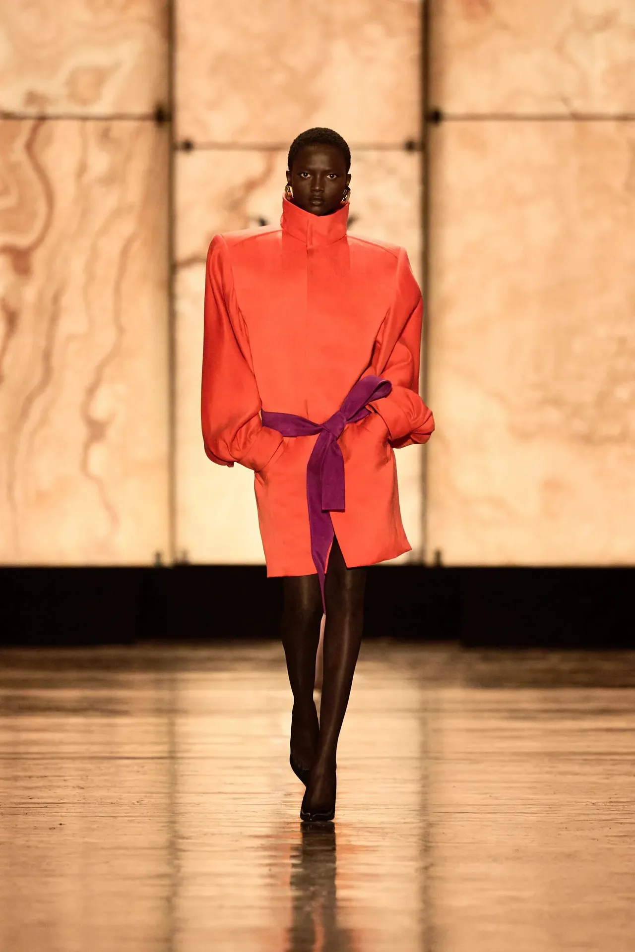áo nhấn gấu Saint Laurent