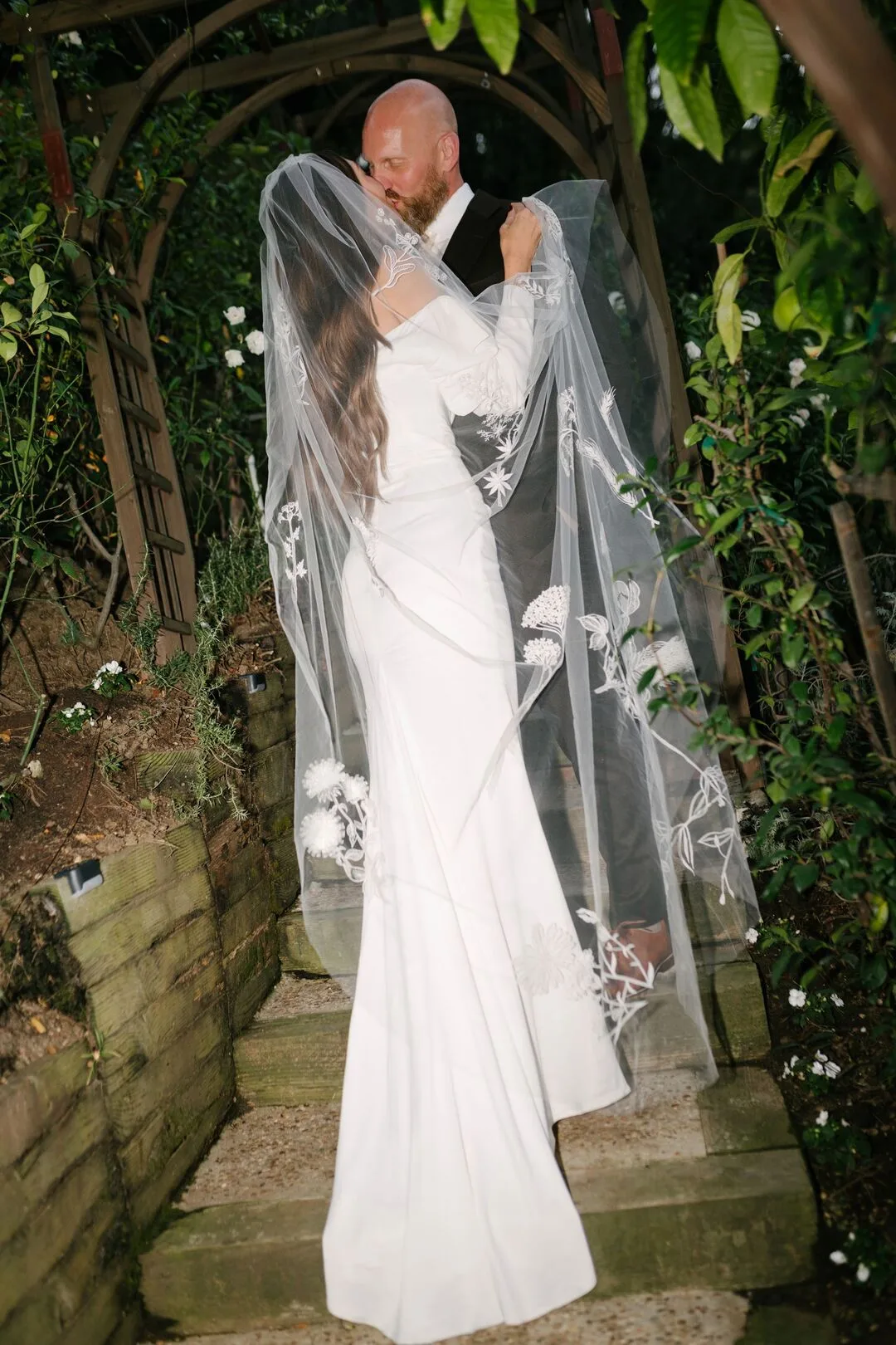 Alana Hadid cùng chồng, Ross Williams