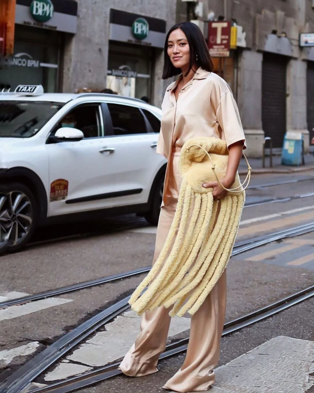 thời trang street style tua rua