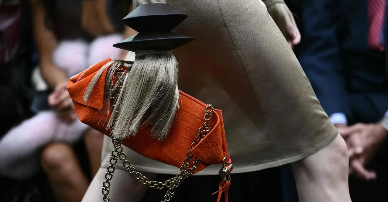Túi trong BST Xuân-Hè 2026 của Ferragamo.