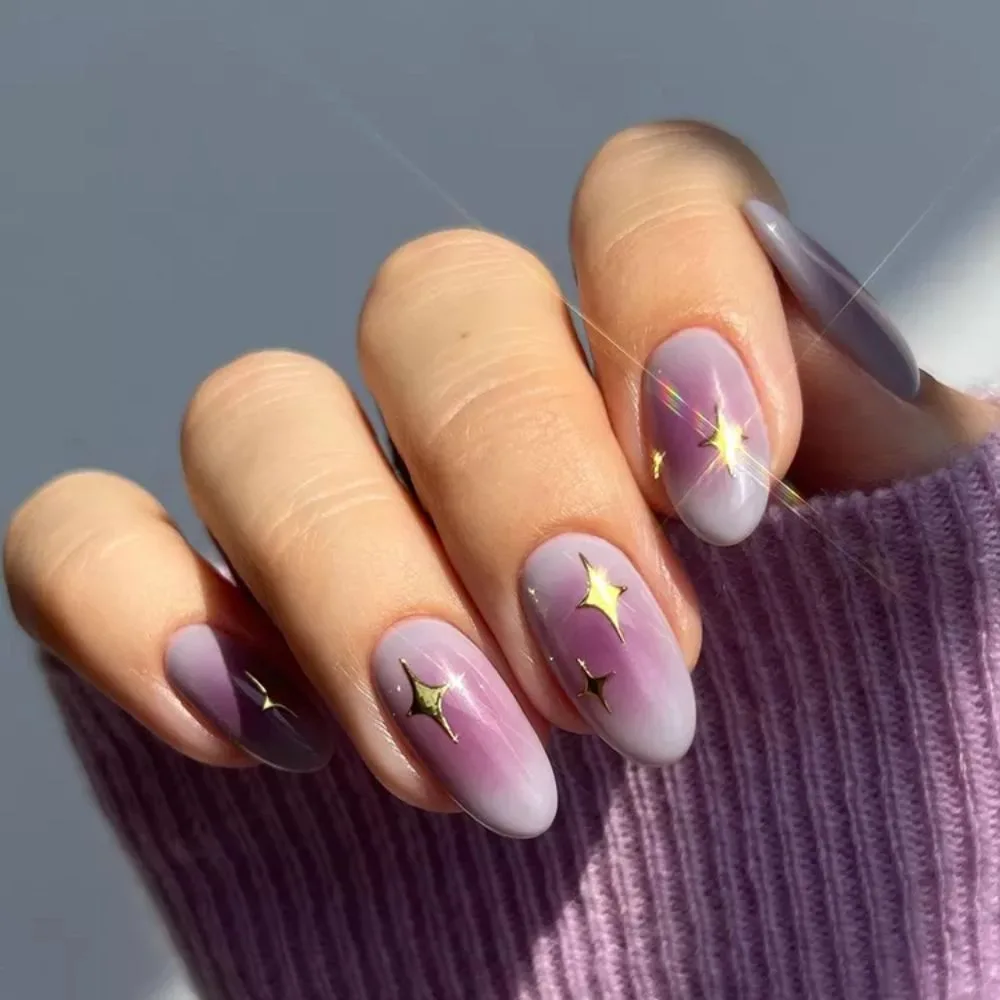 Kiểu nail aura màu tím đính họa tiết đẹp