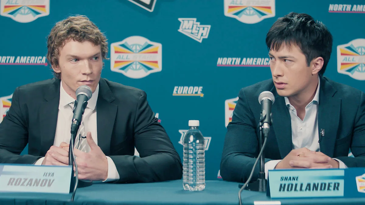 Heated Rivalry với sự tham gia của ễn viên của Hudson Williams và Connor Storrie.