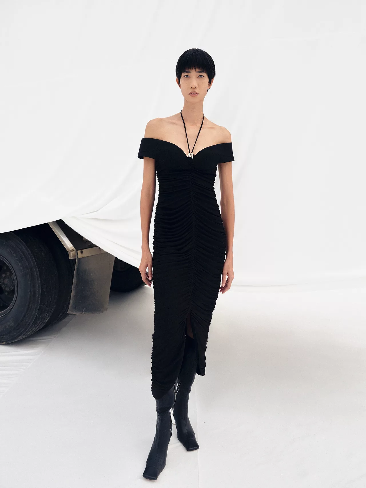 Váy đen trễ vai BST FW22 CHATS by C.DAM