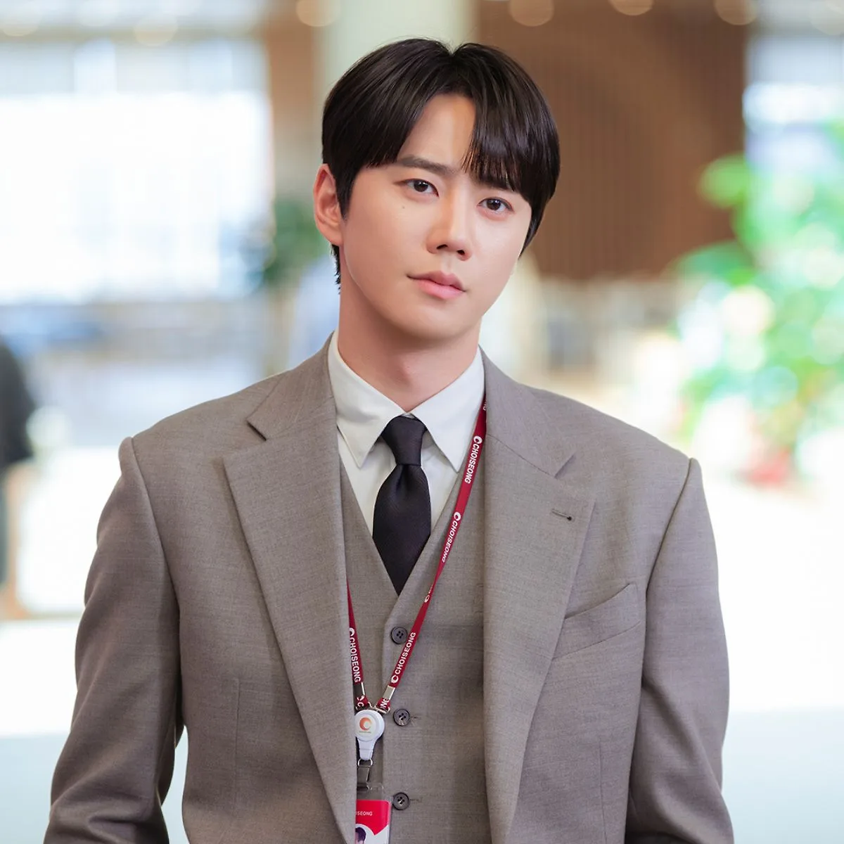 Lee Jun Young trong vai diễn Hwang Jun Hyun của phim "Chủ Tịch Tập Sự"