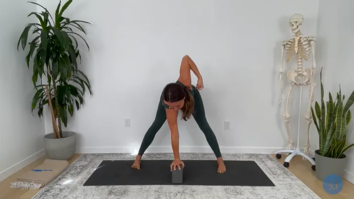 Động tác yoga tốt cho lưng Động tác yoga tốt cho lưng