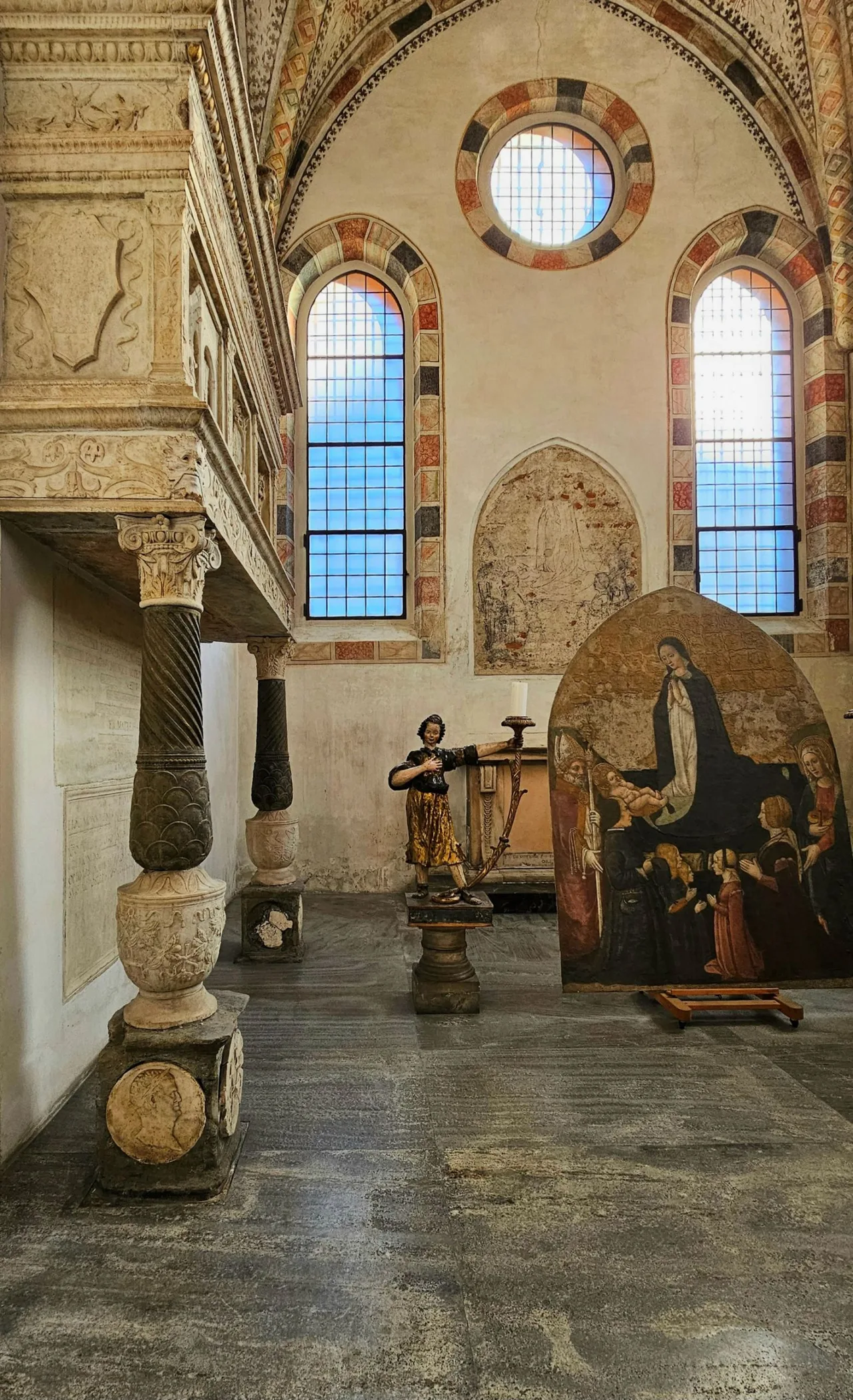 Santa Maria delle Grazie là một nhà thờ và tu viện dòng Đa Minh nổi tiếng tại Milano, Ý