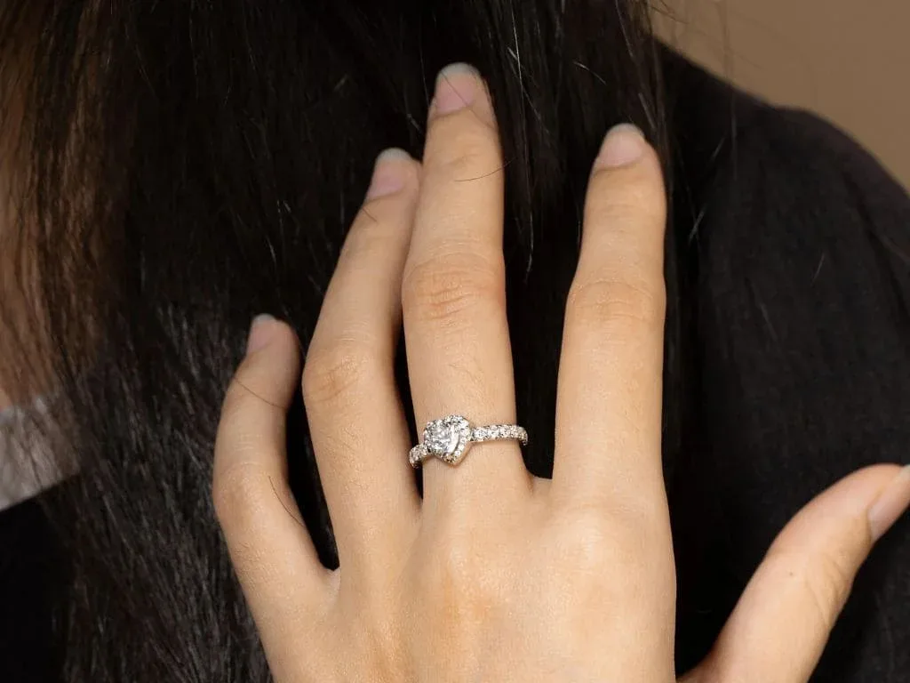Chiếc nhẫn Heart Cut dành riêng cho những cô dâu hoài niệm và chung thủy trong tình yêu.