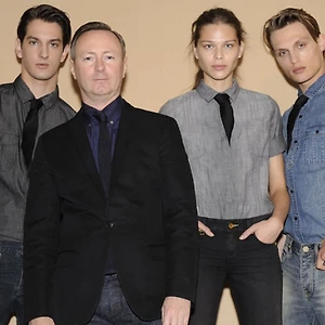 Kevin Carrigan sẽ trở lại Calvin Klein tiếp quả vị trí của NTK Raf Simons
