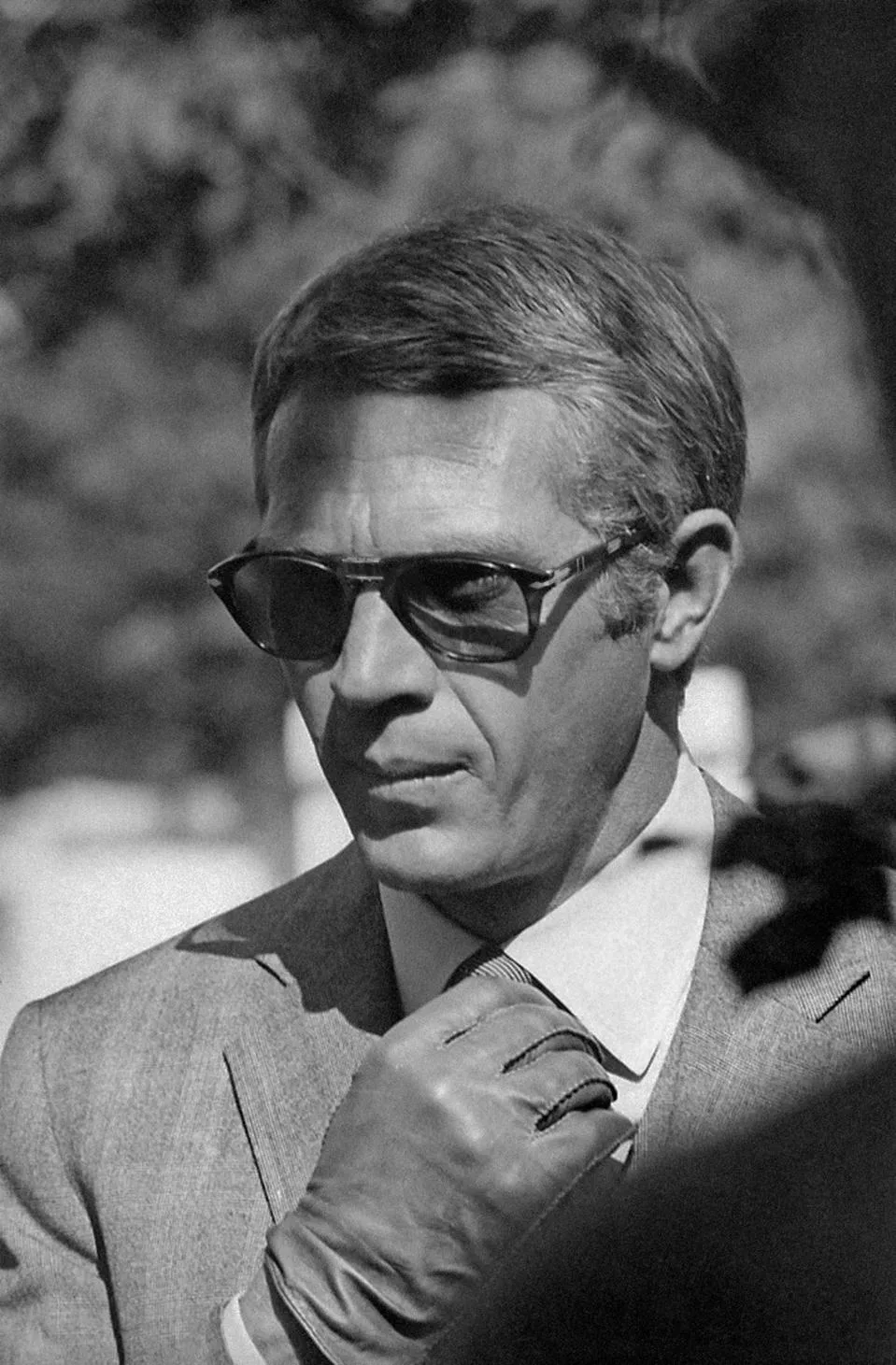 Steve McQueen diện kính mát cổ điển