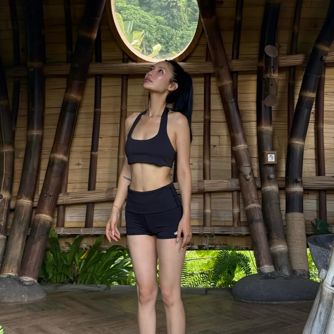 cô gái với thân hình cân đối