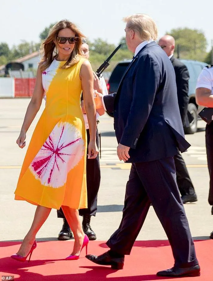melania trump mặc đầm calvin klein