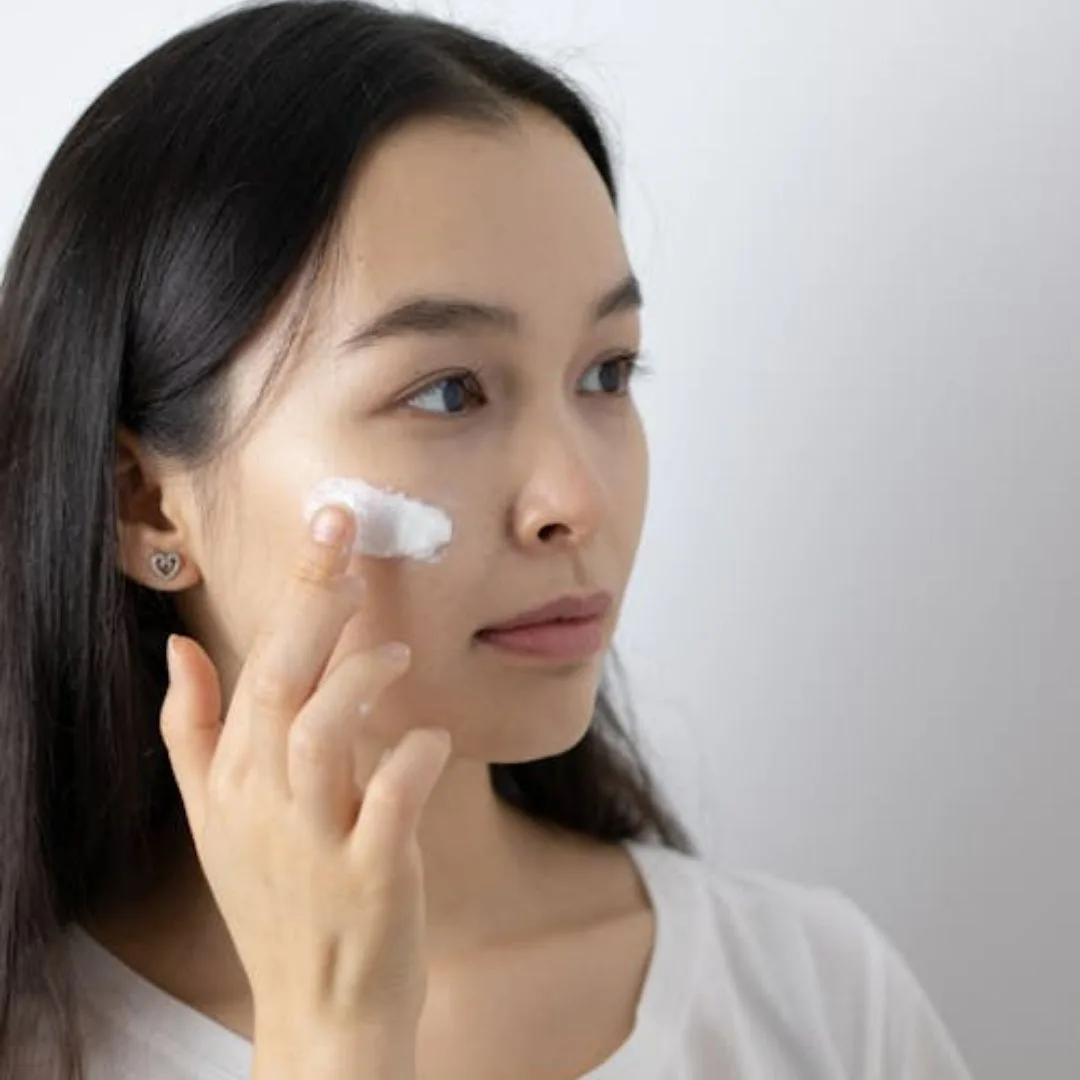 Việc sử dụng quá nhiều sản phẩm khiến bạn khó đạt được lớp nền căng mịn