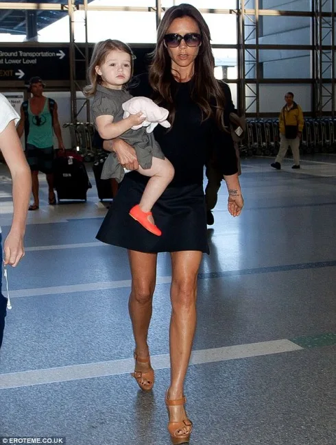phong cách thời trang Victoria beckham với giày cao gót phong cách thời trang Victoria beckham với giày cao gót
