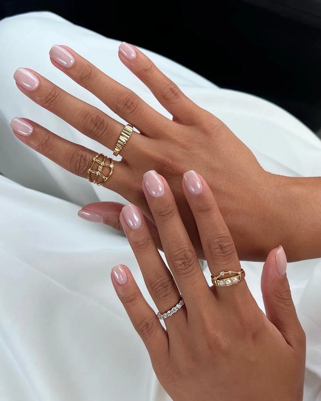 Móng tay màu hồng phấn mang vẻ đẹp ngọt ngào. Móng tay màu hồng phấn mang vẻ đẹp ngọt ngào.