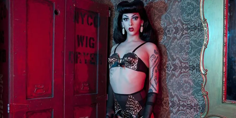 Violet Chachki - Nguời mẫu "drag queen" đầu tiên xuất hiện trong quảng cáo của một thương hiệu đồ lót Violet Chachki - Nguời mẫu "drag queen" đầu tiên xuất hiện trong quảng cáo của một thương hiệu đồ lót