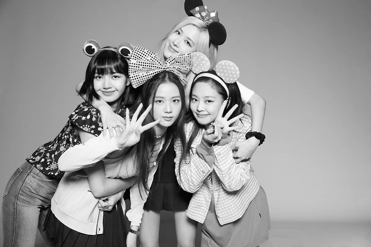 blackpink chụp ảnh nhóm
