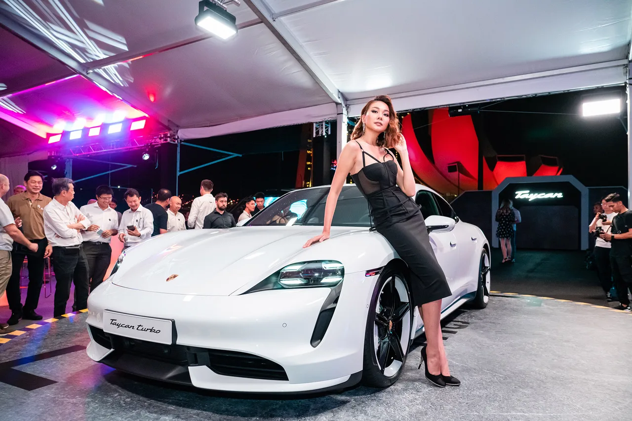 thương hiệu Porsche siêu mẫu Thanh Hằng thương hiệu Porsche siêu mẫu Thanh Hằng