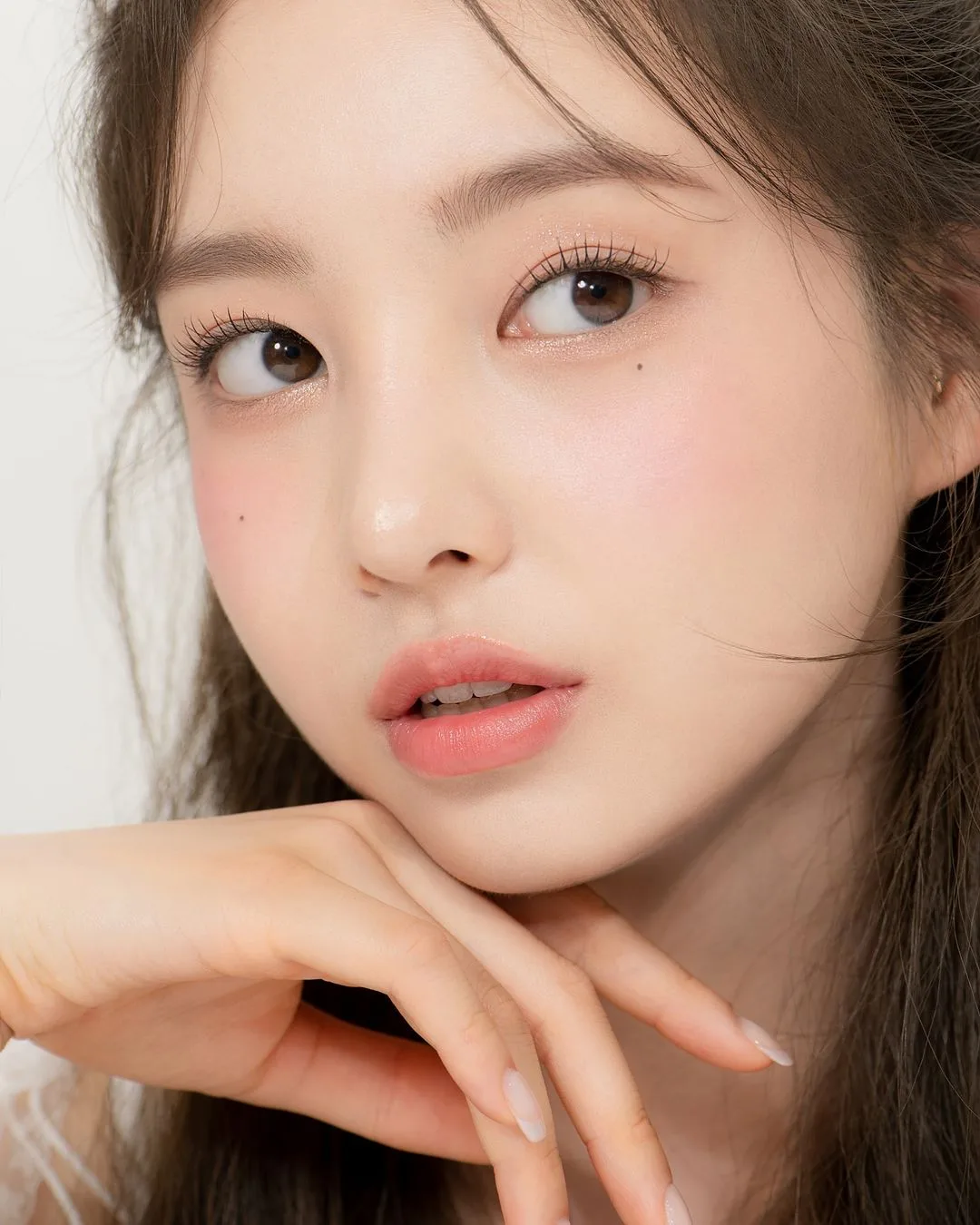 trang điểm mỹ phẩm đổi màu