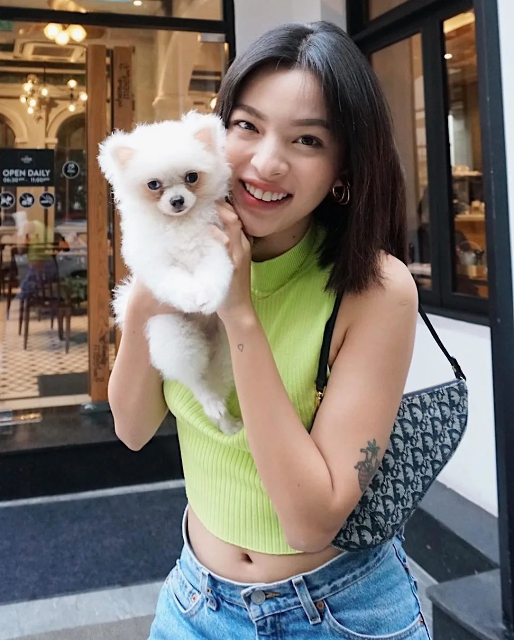 Xu hướng túi đeo vai Tú Hảo