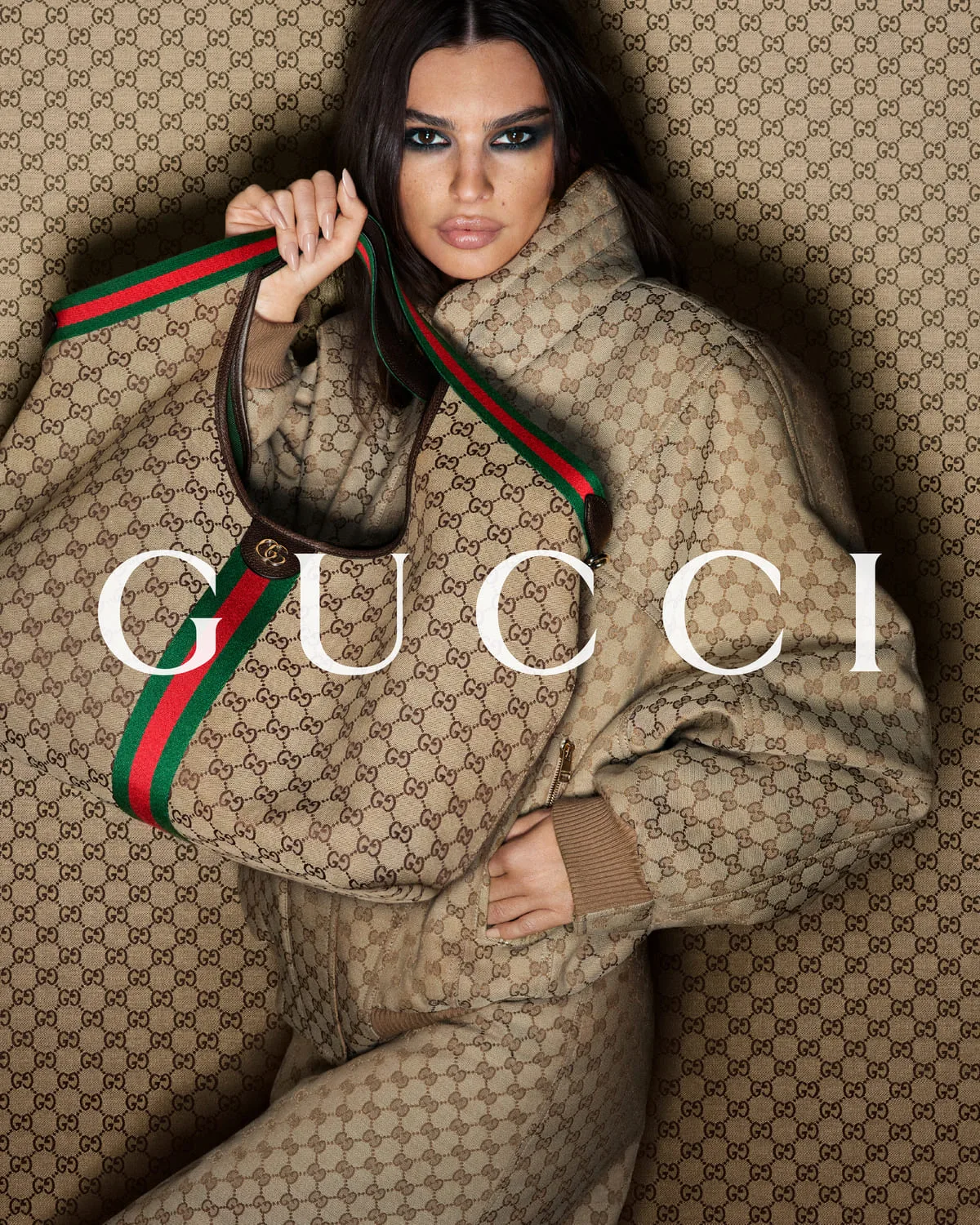 Emily Ratajkowski trong chiến dịch "Beauty and the Bag" của Gucci