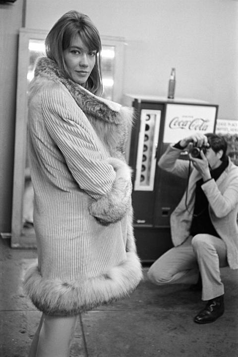 Biểu tượng thời trang đường phố thập niên 60: Francoise Hardy - ELLE.VN