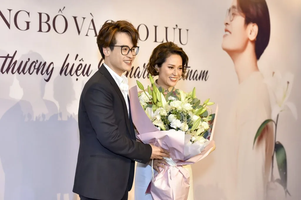 Hà Anh Tuấn trong buổi công bố Đại xứ thương hiệu Menard Hà Anh Tuấn trong buổi công bố Đại xứ thương hiệu Menard