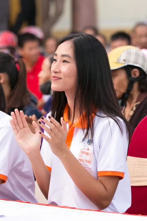 Hơn 24.000 phần quà đã được chuyến xe "Thương về miền Trung" trao đến tay người dân