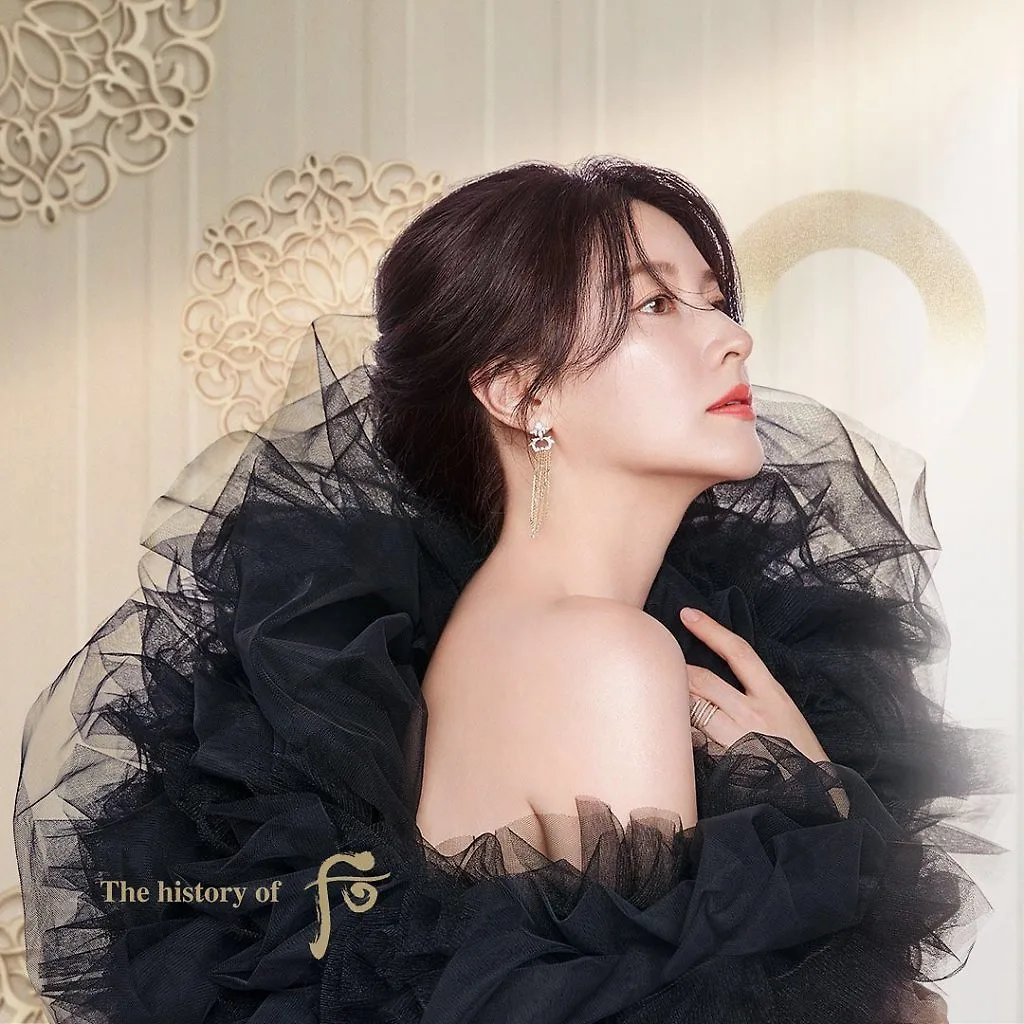Phong cách trang điểm thanh lịch Lee Young Ae Phong cách trang điểm thanh lịch Lee Young Ae