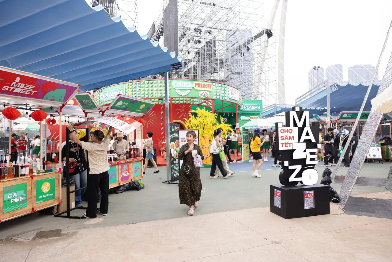 Khu ẩm thực đường phố A-Maze Street tại Hozo City Tết Fest 2025.