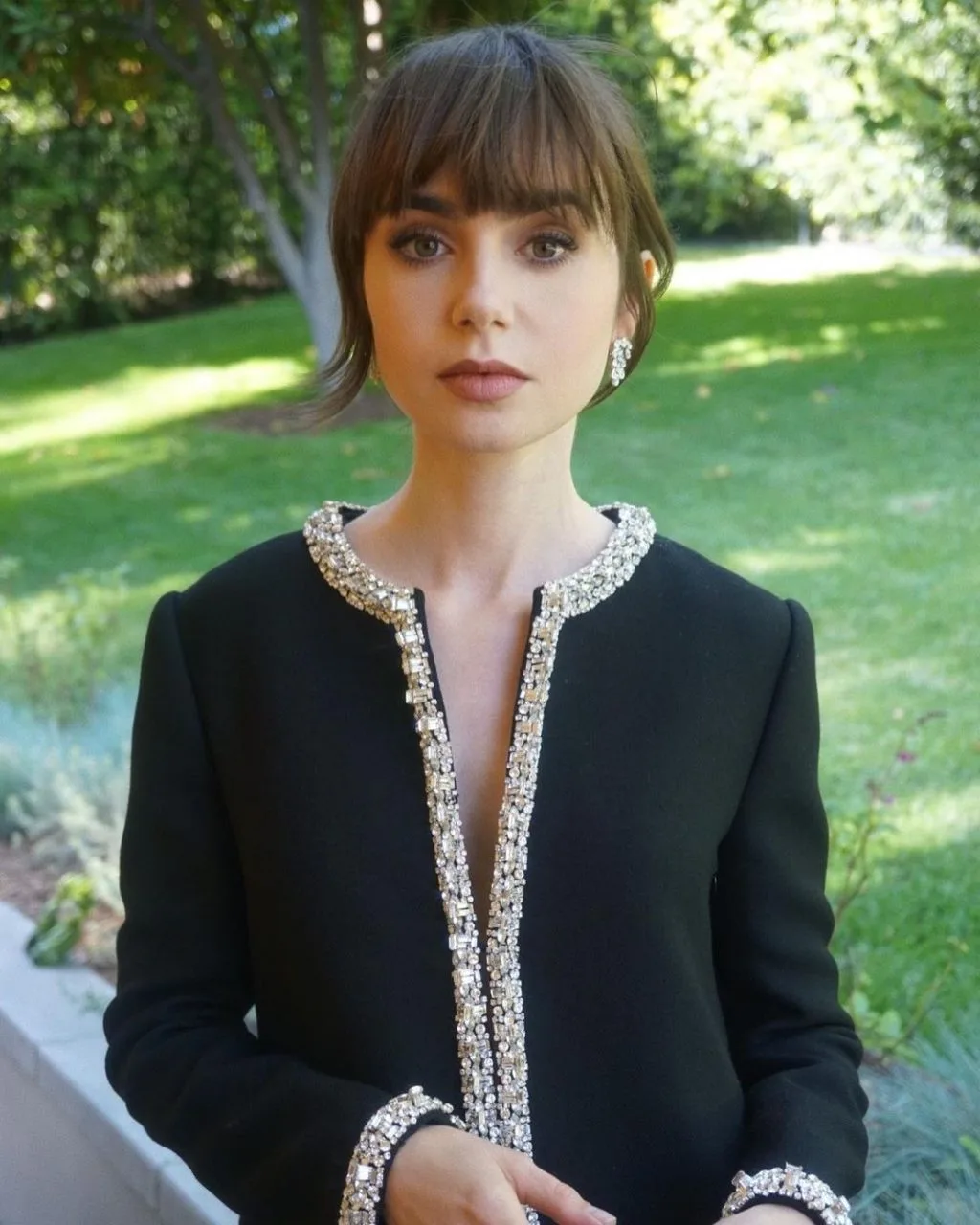 Lily Collins với tóc mái Birkin. Lily Collins với tóc mái Birkin.