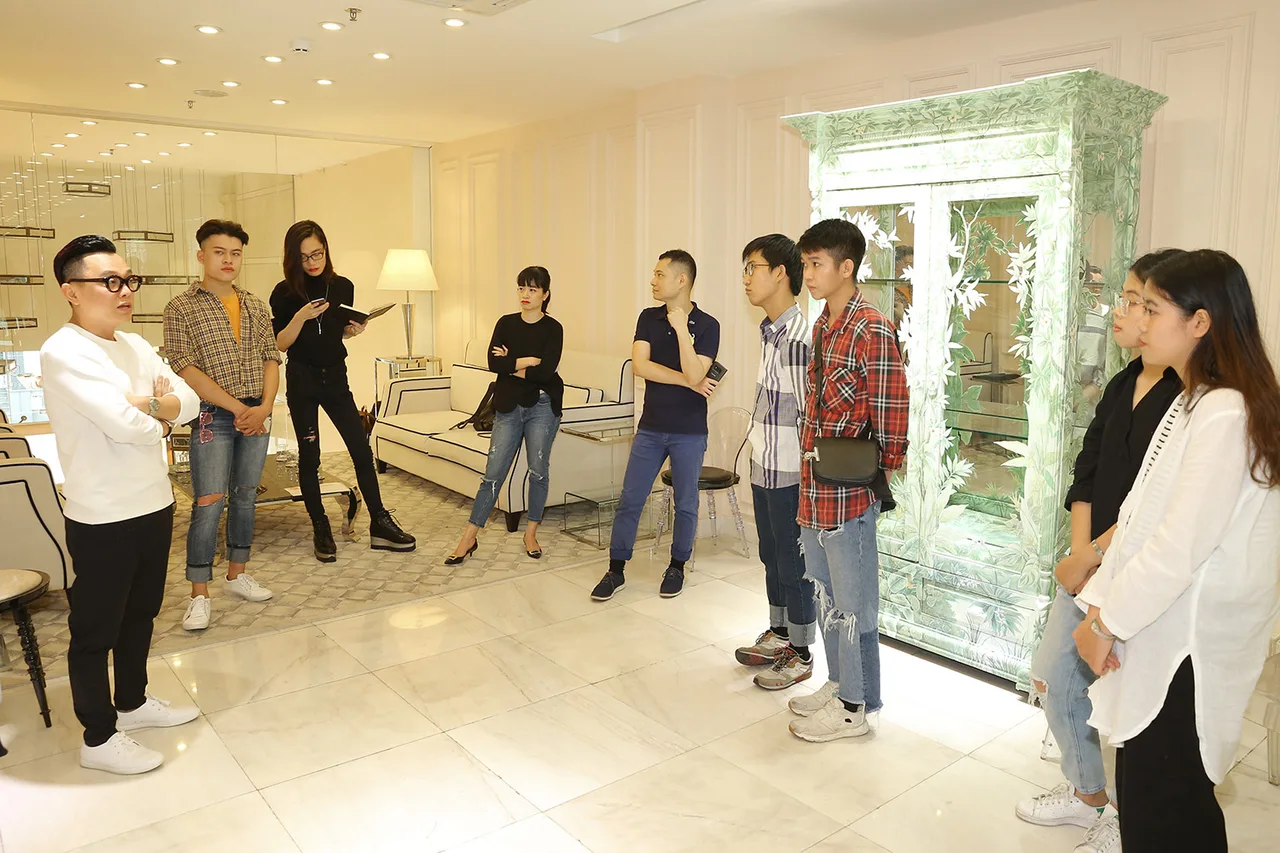Nhà thiết kế Nguyễn Công Trí đối thoại cùng Top 3 cuộc thi ELLE Design Contest Nhà thiết kế Nguyễn Công Trí đối thoại cùng Top 3 cuộc thi ELLE Design Contest