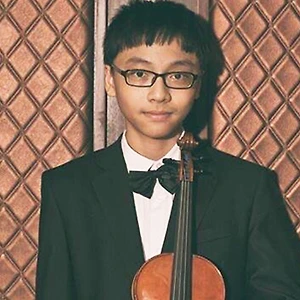 “Thần đồng” violin Trần Lê Quang Tiến đứng Top 8 tại cuộc thi Tchaikovsky