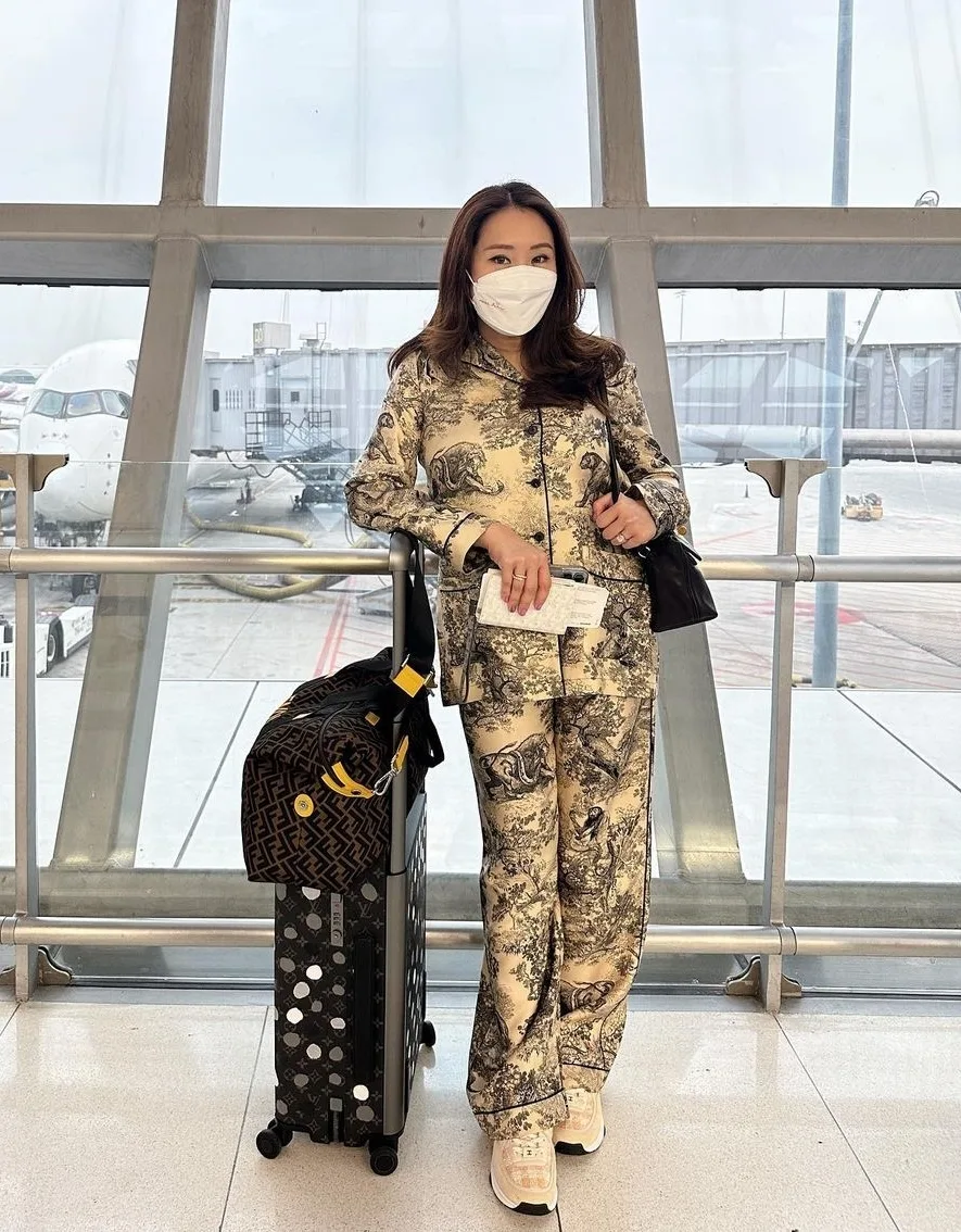 ingshin21 diện bản phối Louis Vuitton x Yayoi Kusama