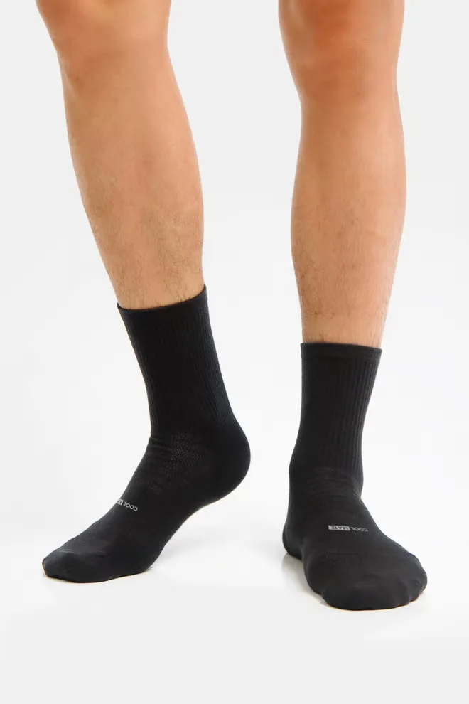 tat-co-dai-cotton-casual-mau-den1.avif