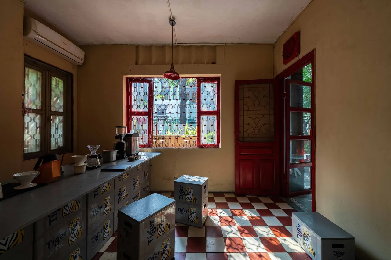 Standard Coffee nằm trong ngôi nhà hiện đại ngập nắng từ thập niên 1960-70