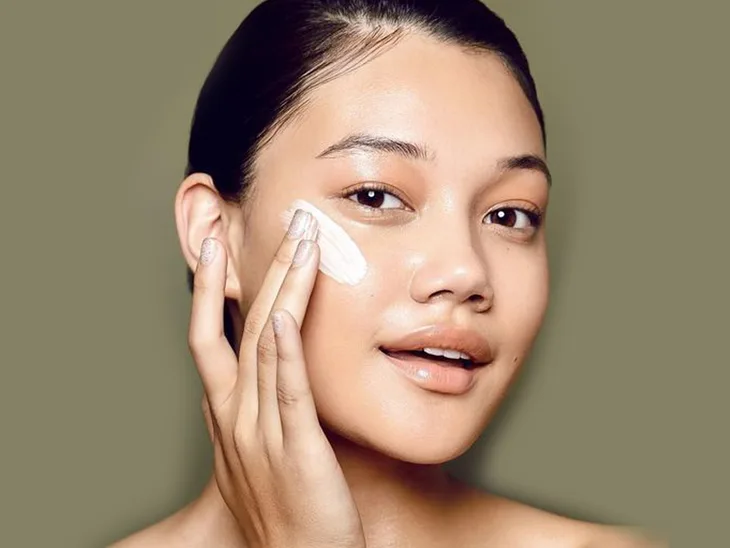 Skin Flooding là xu hướng dưỡng ẩm da mới Skin Flooding là xu hướng dưỡng ẩm da mới.
