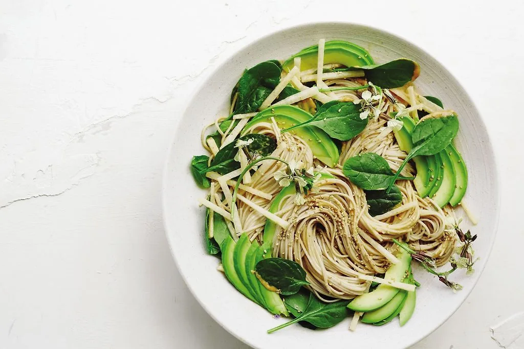 Salad mì Soba sốt mè