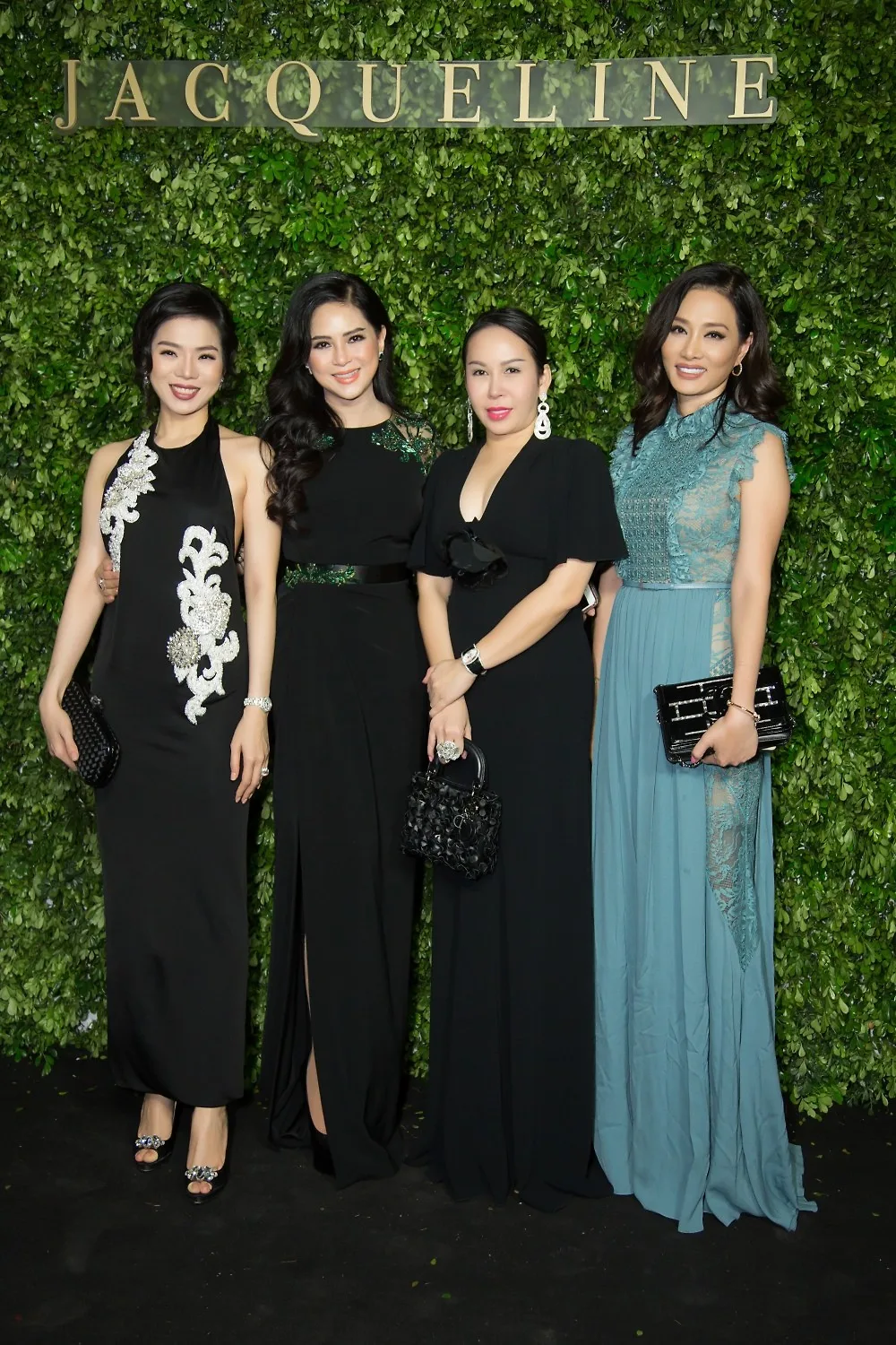Chi Tien, Le Quyen va khach VIP