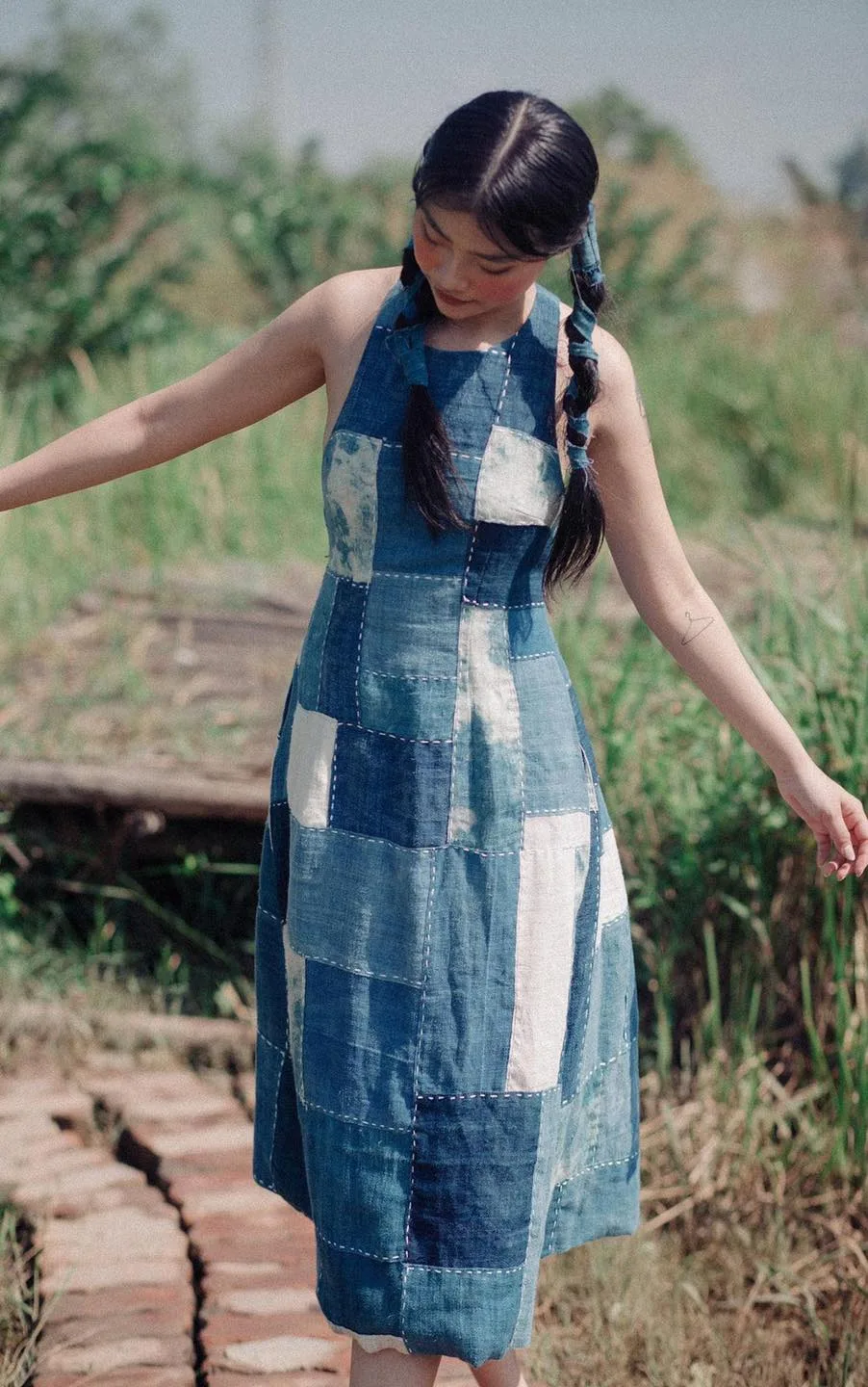 More Than Blue và đầm xếp lớp chắp vá