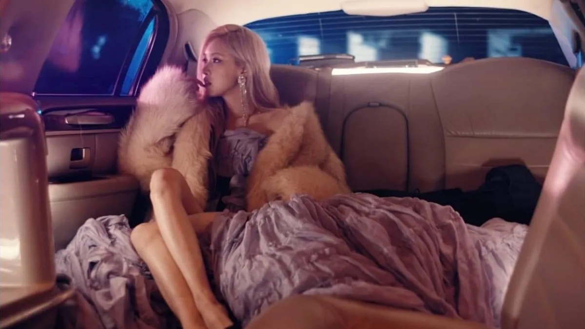 rose on the ground blackpink