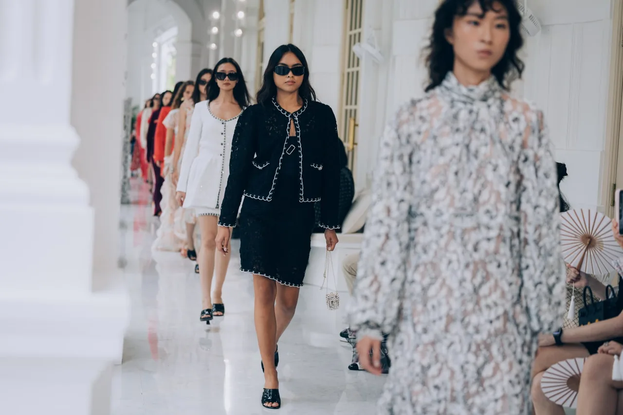 Sàn diễn BST Chanel Cruise 2025/26