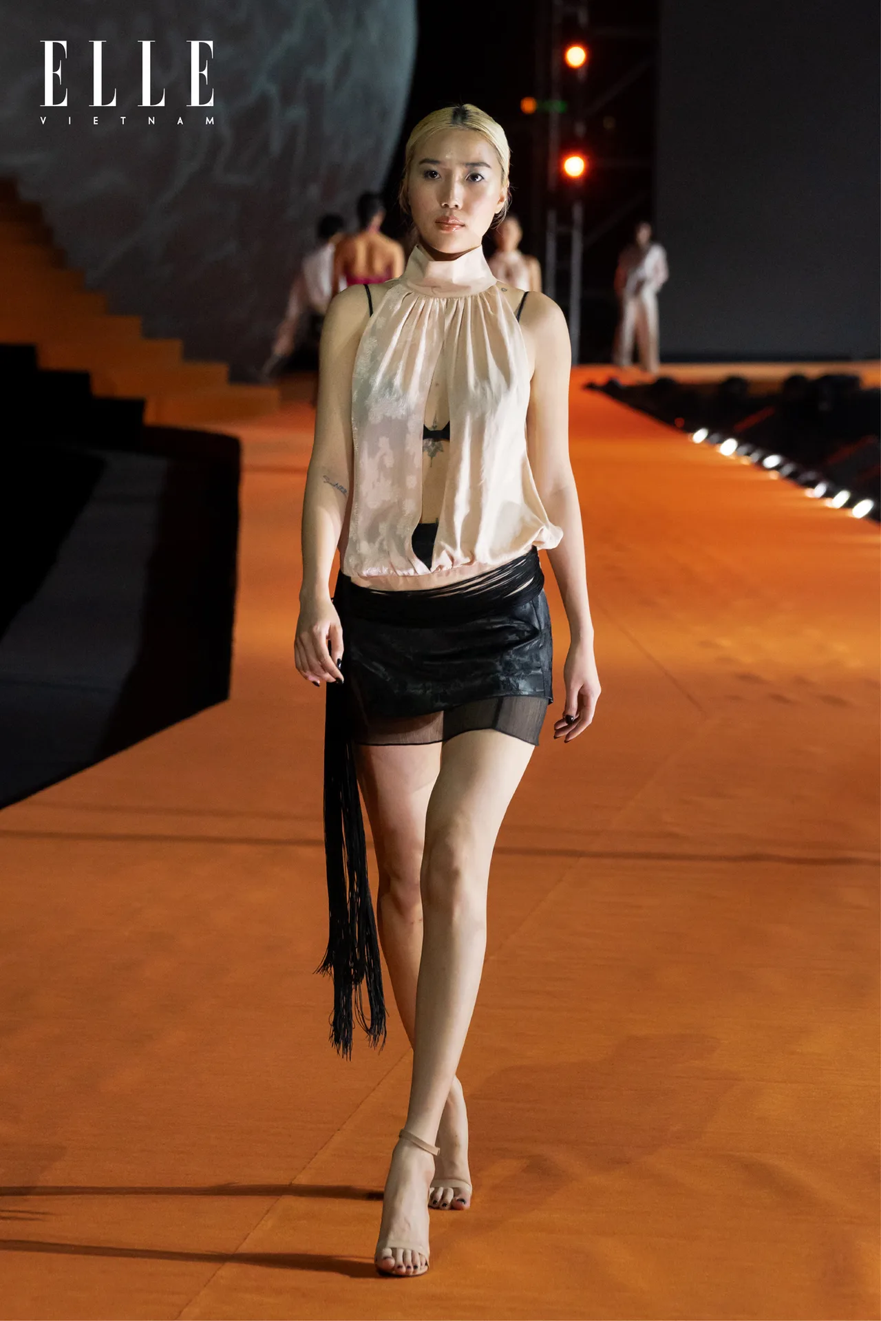 ELLE Fashion Show 2022 KHAAR BST thời trang Tóc look 17