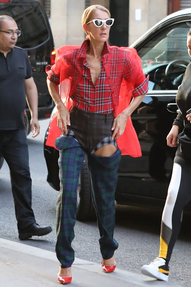 Céline Dion diện nguyên cây caro đến Paris Couture Fashion Week